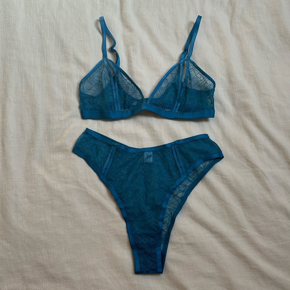 Parade NWT Silky Lace Triangle Cut-Out Bralette, High-Rise Cheeky Cut-Out Undies
